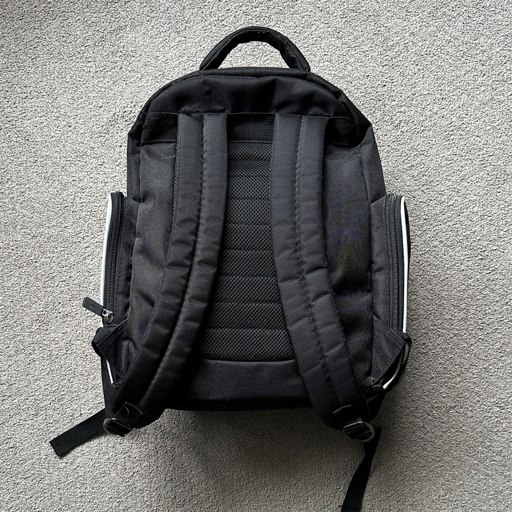 •EDDIE BAUER• Diaper Bag 5 zipper compartment,1 insulated pocket,1 wipes pocket - Picture 2 of 9